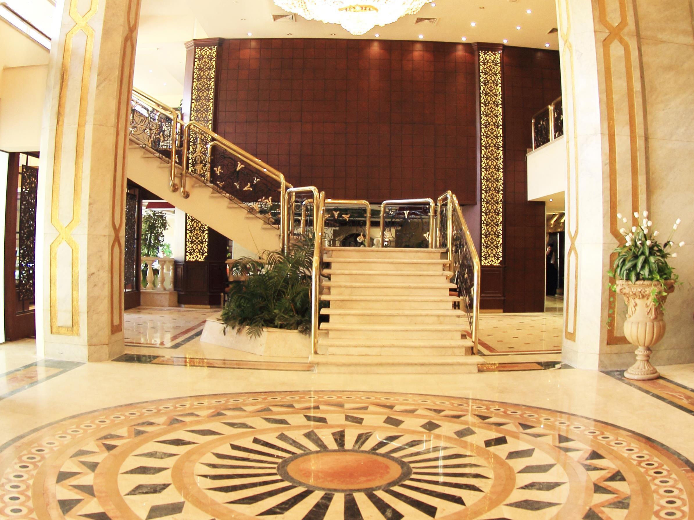 Pyramisa Suites Hotel Cairo Giza Exterior photo The lobby of the hotel