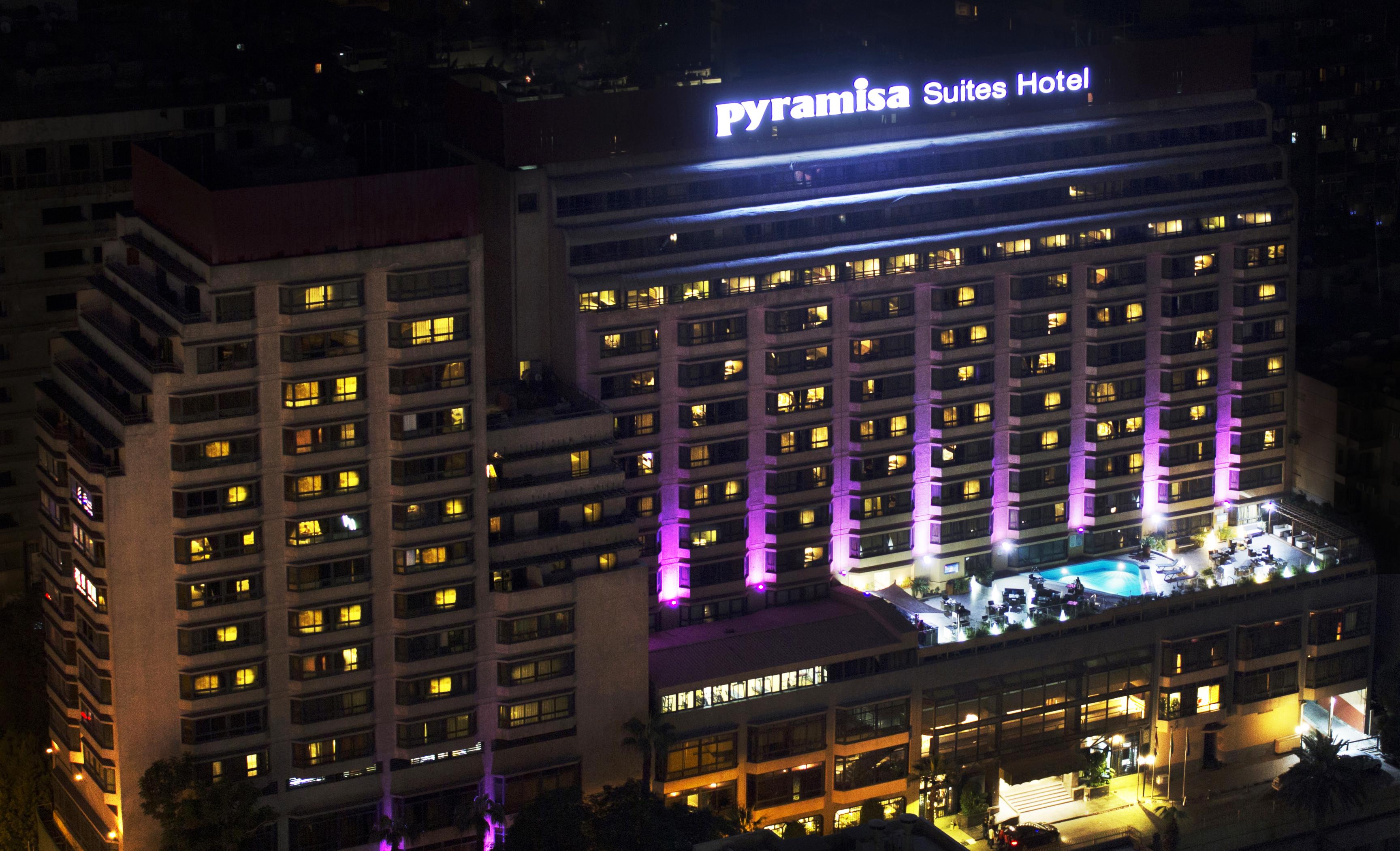 Pyramisa Suites Hotel Cairo Giza Exterior photo The hotel at night