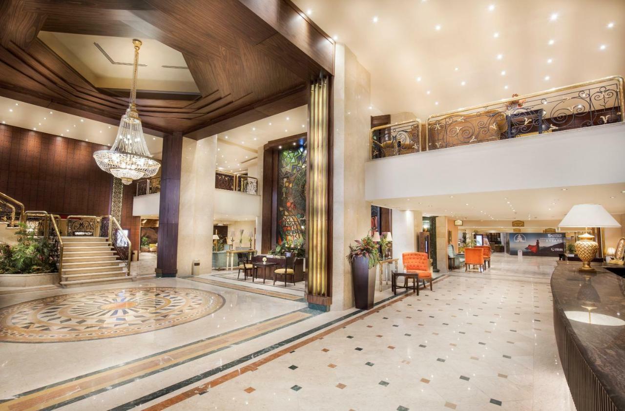 Pyramisa Suites Hotel Cairo Giza Exterior photo The hotel lobby